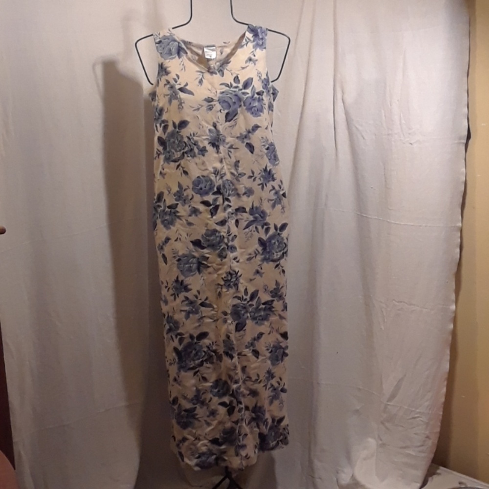 Motherhood dress size small